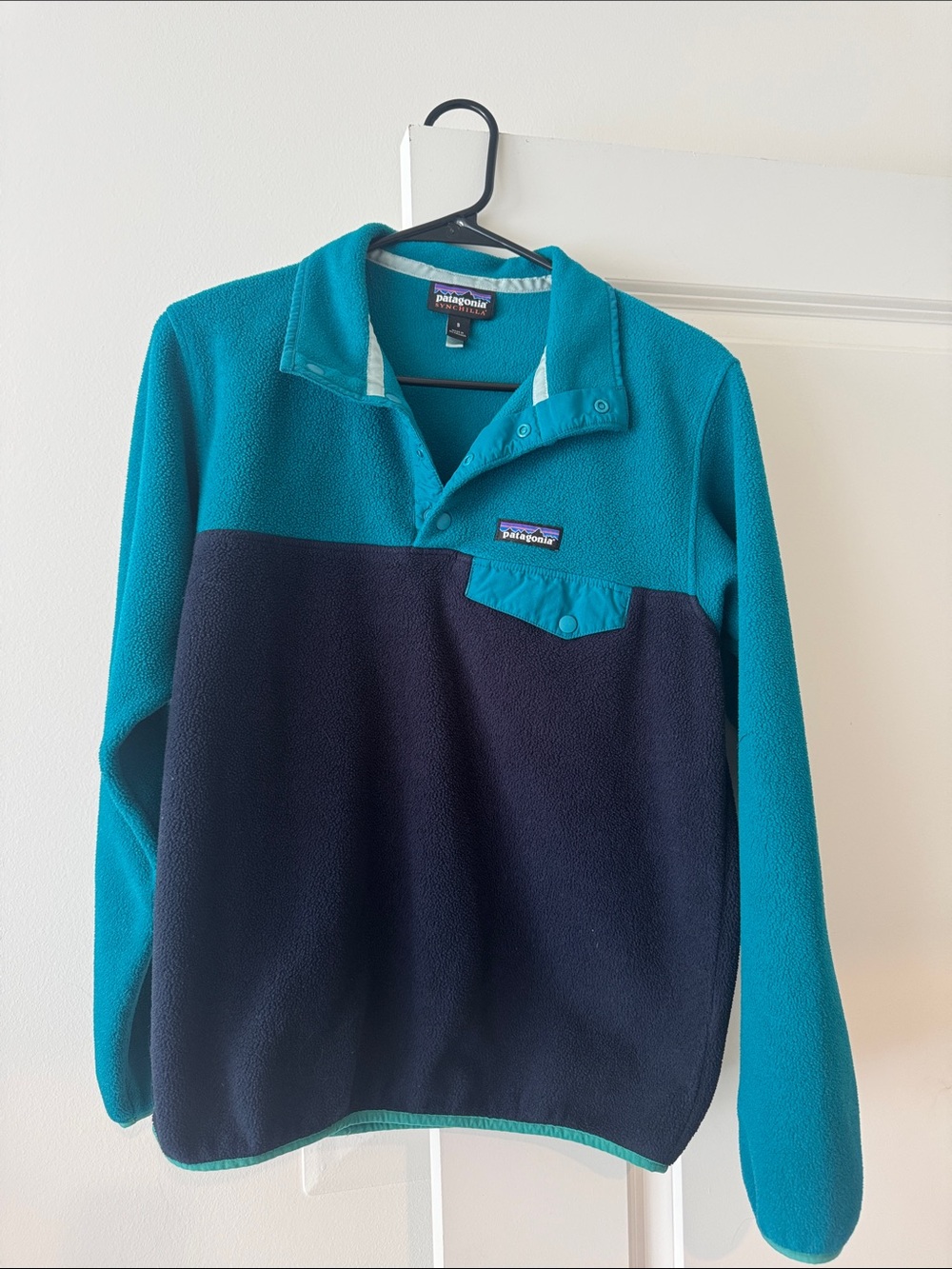 Patagonia Men’s Teal and Navy Zip-Up Fleece Pullover